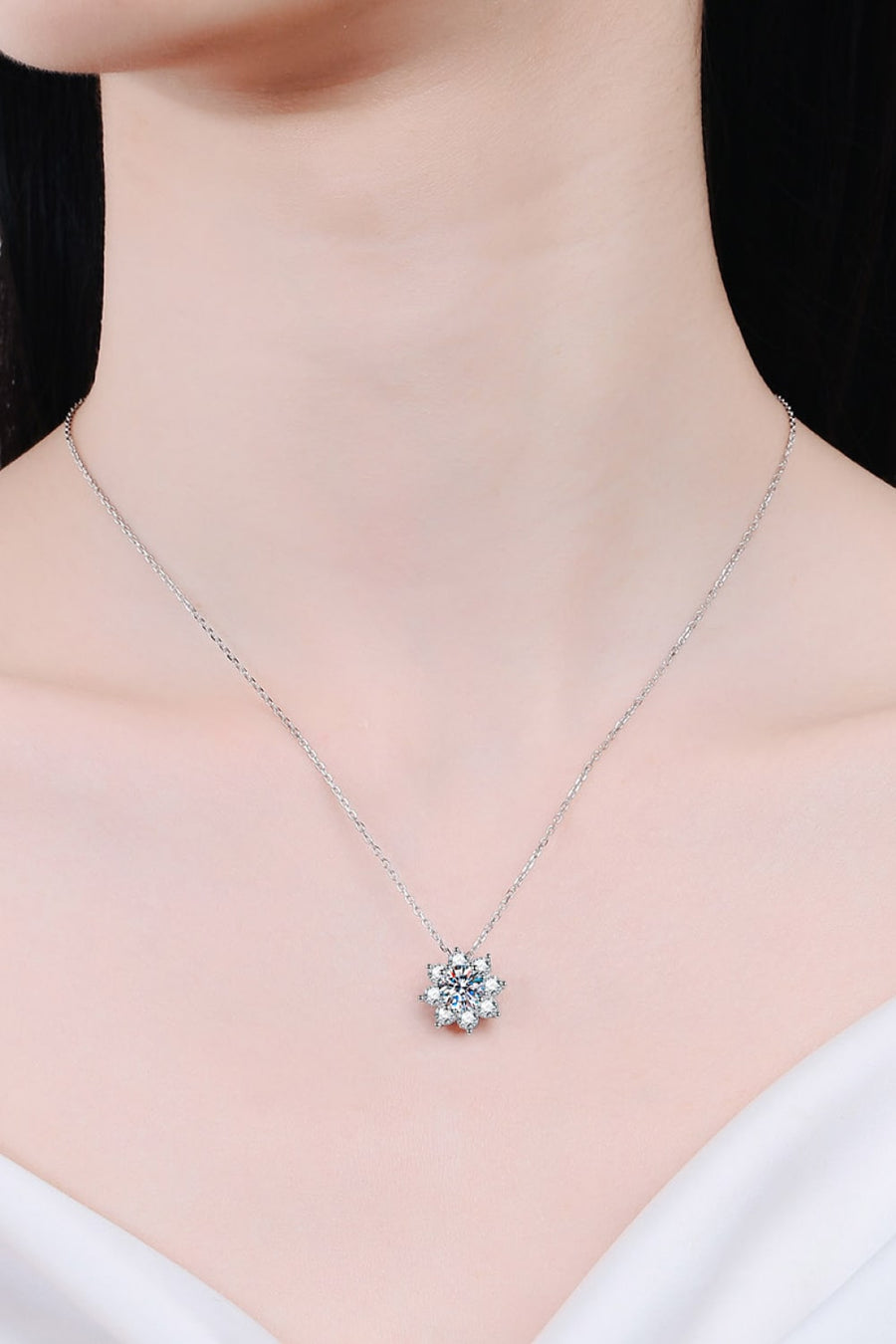 1 Carat Moissanite Floral-Shaped Pendant Necklace - SIR SAVE ALOT